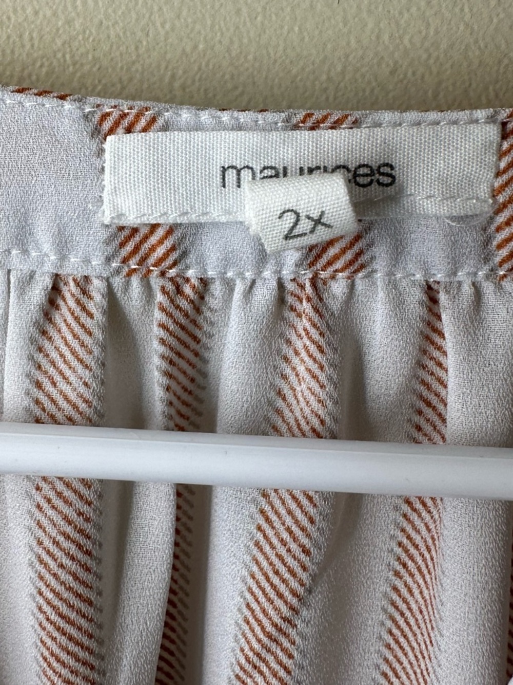Maurices 2X Orange White Striped V Neck Blouse ⭐ 5 FOR $25 ⭐ - Picture 4 of 5